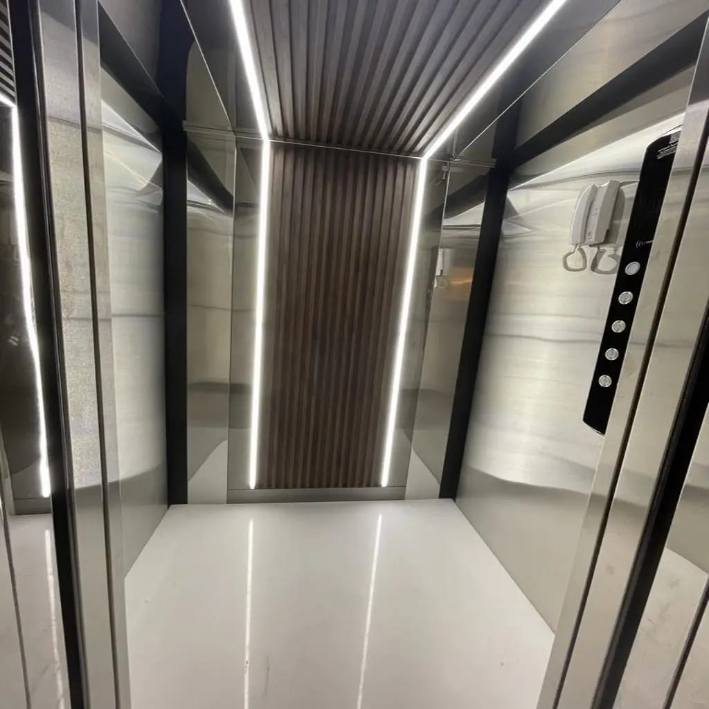 كبائن المصاعد 19